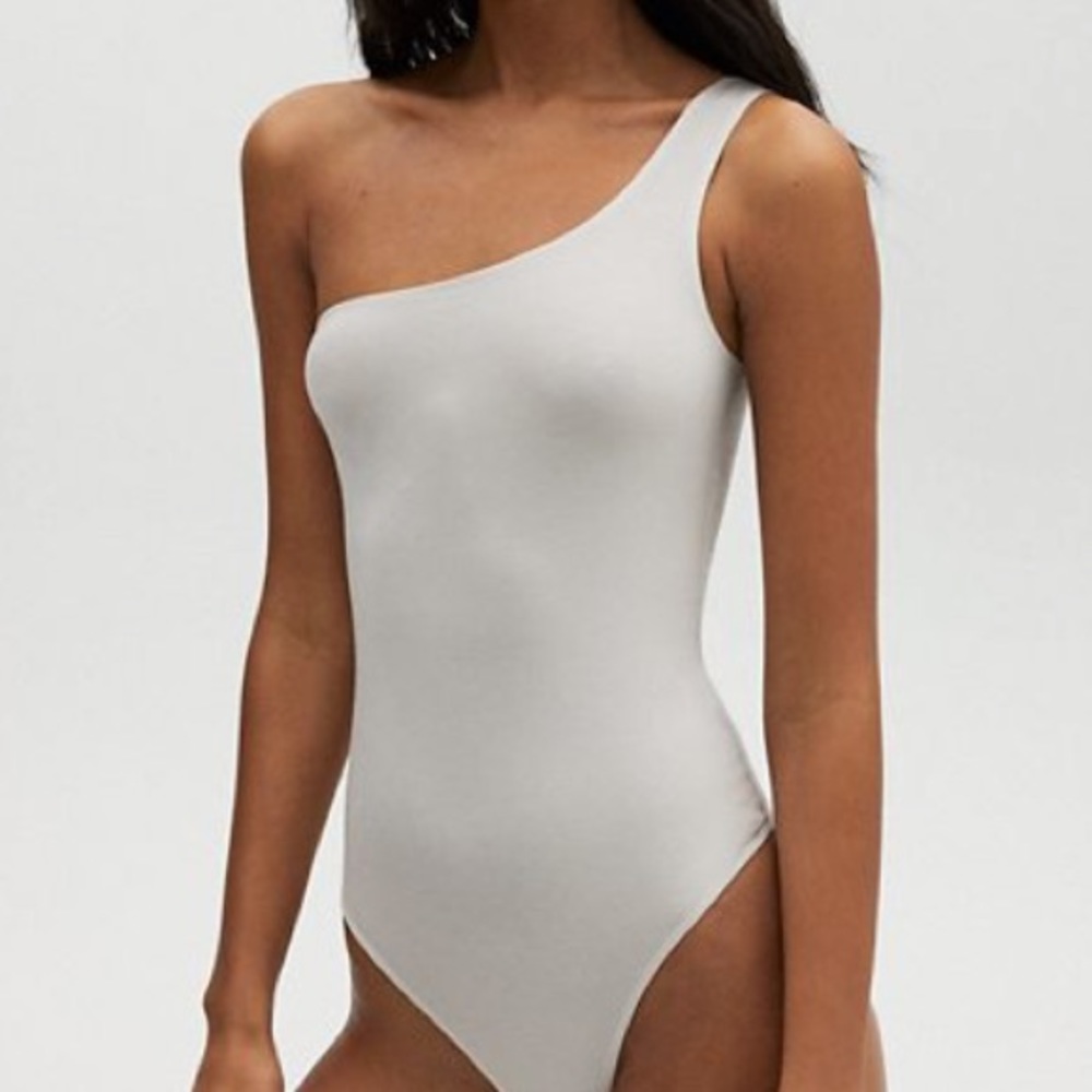 NWT Aritzia TNA “90s Laguna” bodysuit